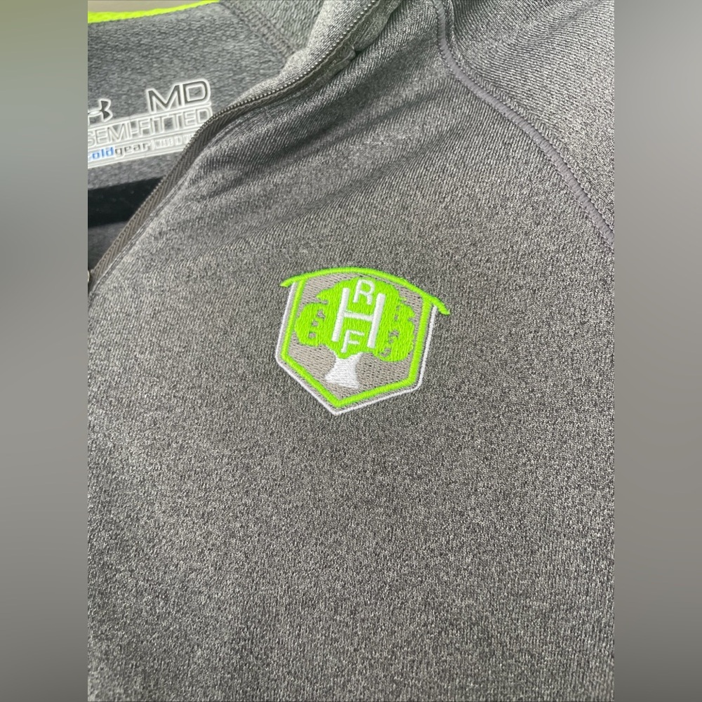 Under Armour Women’s Semi-fitted Rich Harvest Farm Country Club Shirt Size M - Picture 2 of 5